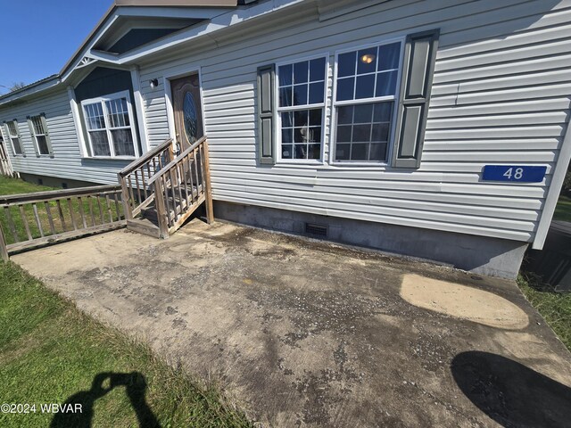 entrance to property with a patio