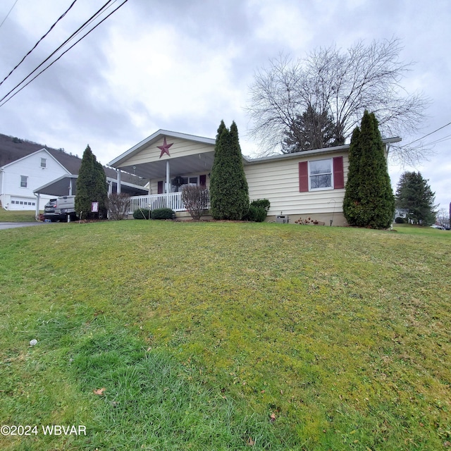 view of front of home featuring a porch and a front lawn