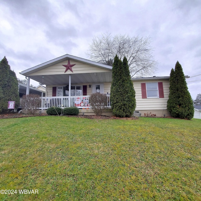 view of front facade featuring covered porch and a front yard