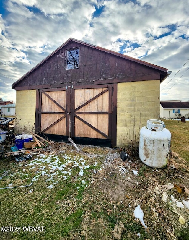 view of outdoor structure