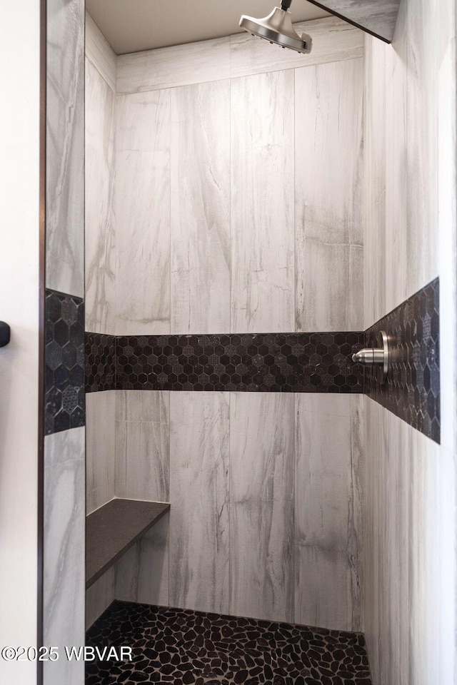 bathroom featuring a tile shower