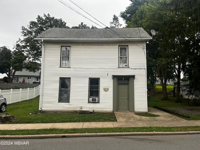 view of front of property with a front yard