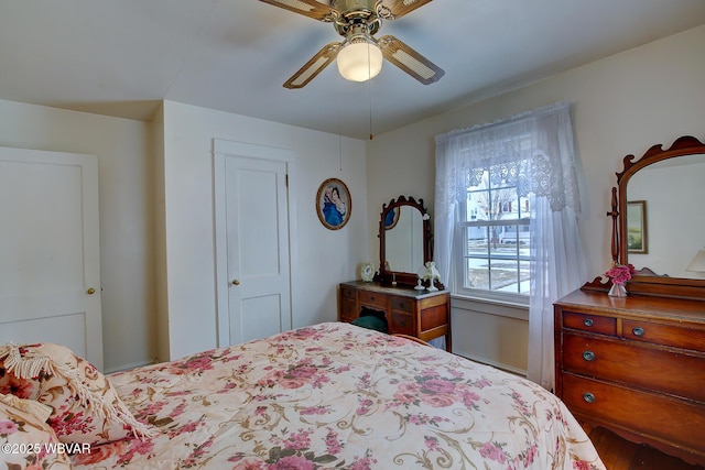 bedroom with ceiling fan