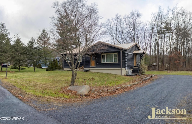 view of front of property with a front lawn