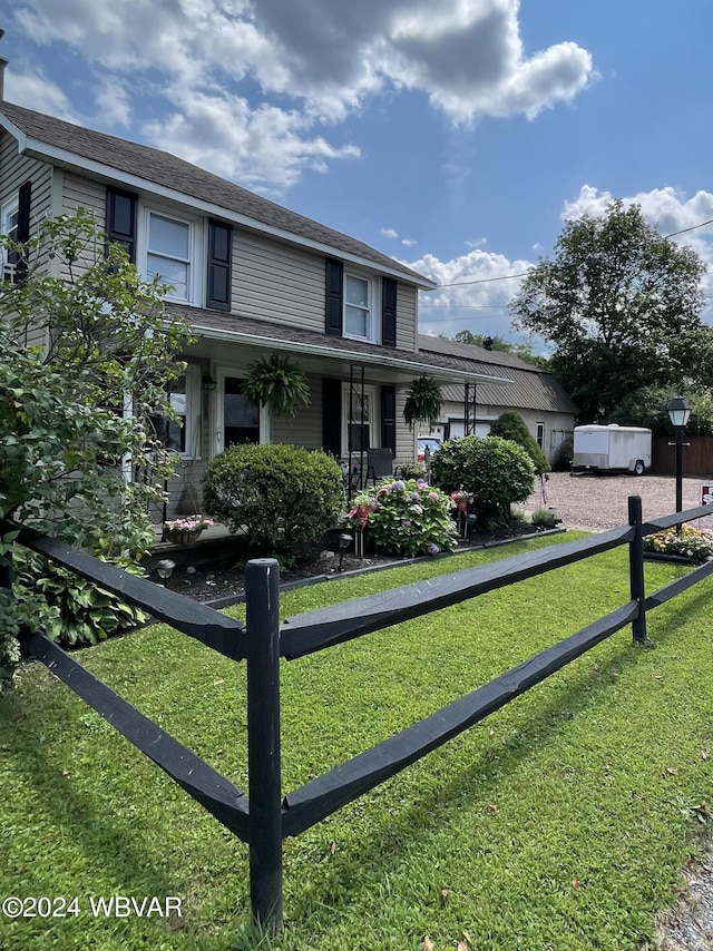 view of front facade with a front yard