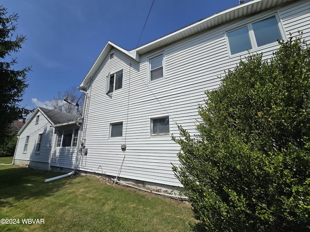 117 Kendall Ave, Jersey Shore, PA 17740 - view of side of home with a yard