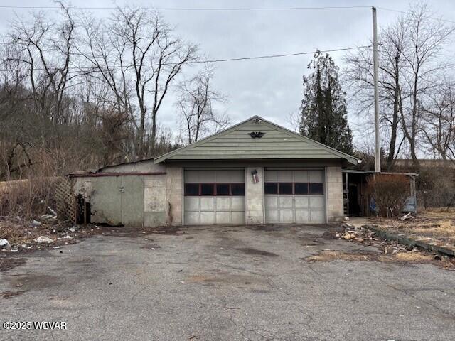 garage featuring driveway