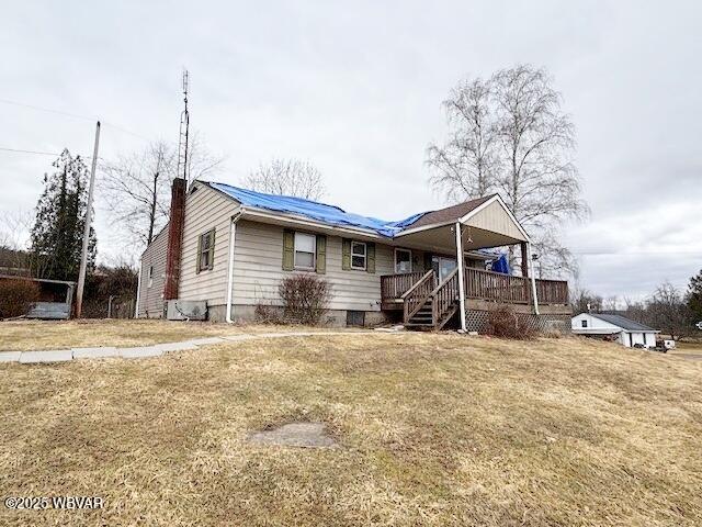 view of front of home featuring a chimney and a front yard