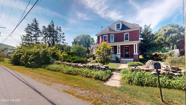 view of front of home featuring a porch and a front yard