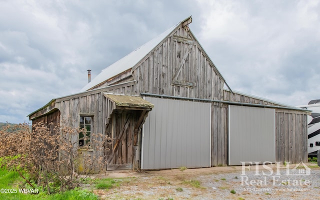 view of outbuilding