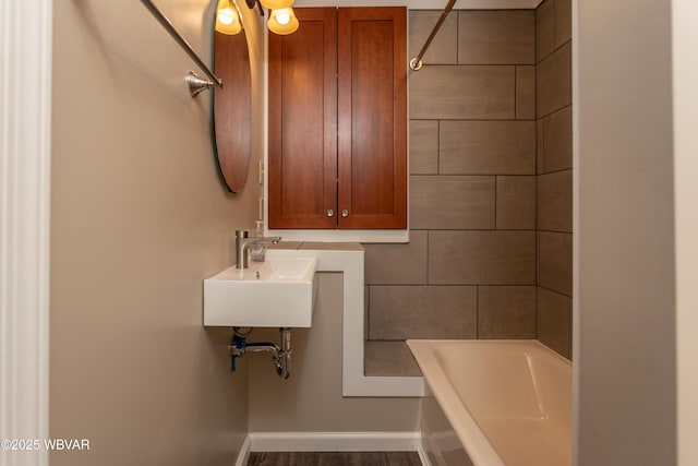 bathroom with sink and tiled shower / bath