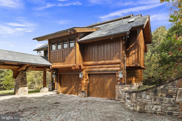 view of front of house with a garage