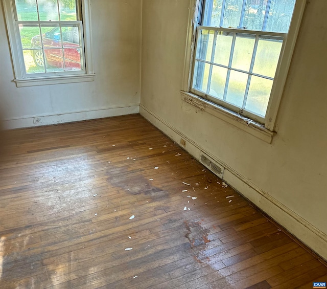 spare room with dark hardwood / wood-style floors