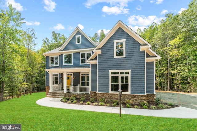 craftsman-style home featuring a porch and a front yard