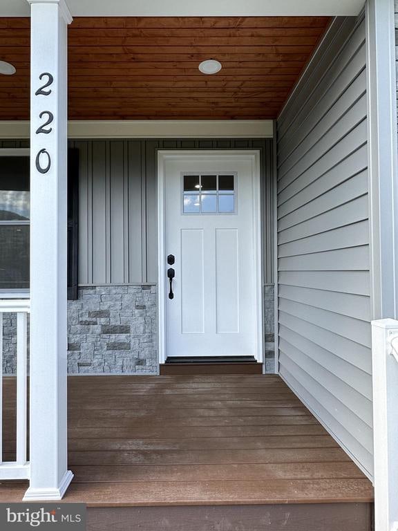 view of property entrance