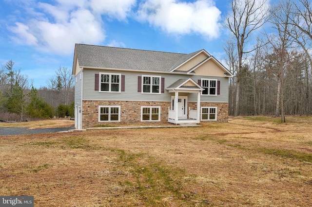 bi-level home featuring a front yard