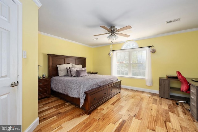 bedroom featuring light hardwood / wood-style floors, ceiling fan, and crown molding