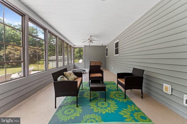 sunroom with ceiling fan