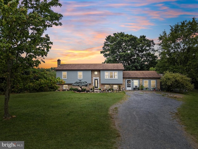 view of front of house featuring a yard