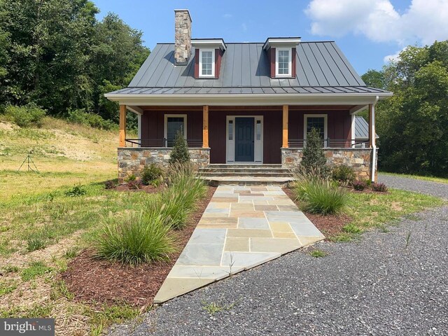 view of front facade featuring covered porch