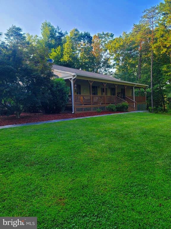 view of front of house with a front lawn