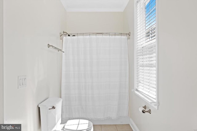 bathroom featuring tile patterned floors, shower / bathtub combination with curtain, toilet, and ornamental molding