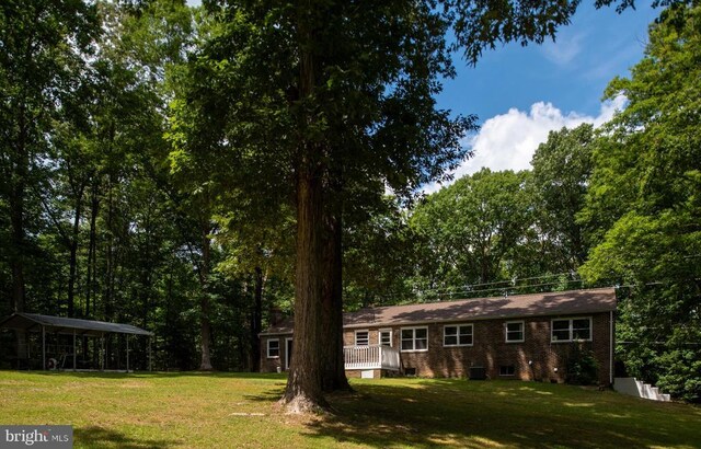 view of front of property with a front yard and a carport