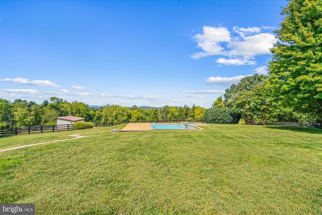 view of yard featuring a rural view