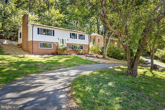 split foyer home with a front lawn