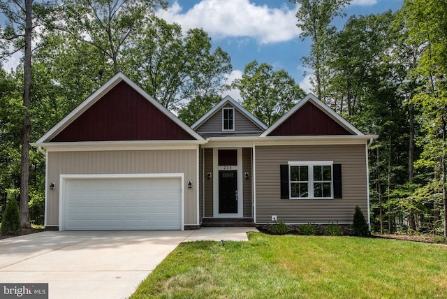 craftsman inspired home with a front lawn and a garage