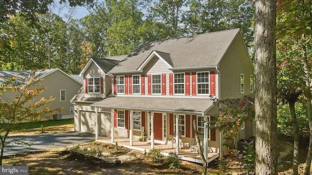 view of front facade featuring a garage