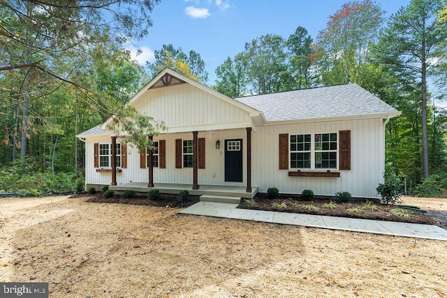 view of front of property featuring covered porch