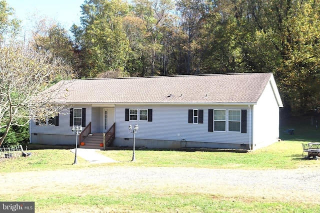 view of front of property featuring a front yard