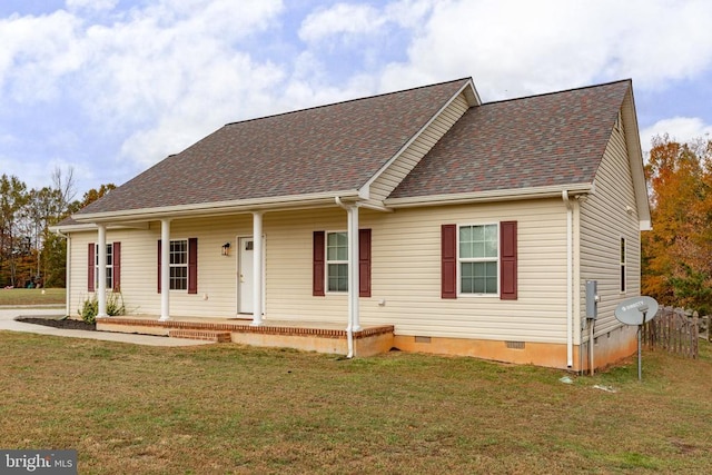 view of front of house featuring a front lawn