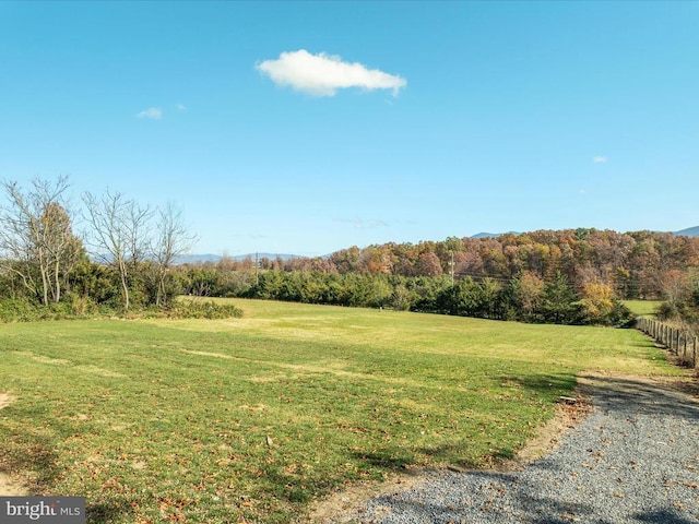 view of yard featuring a rural view