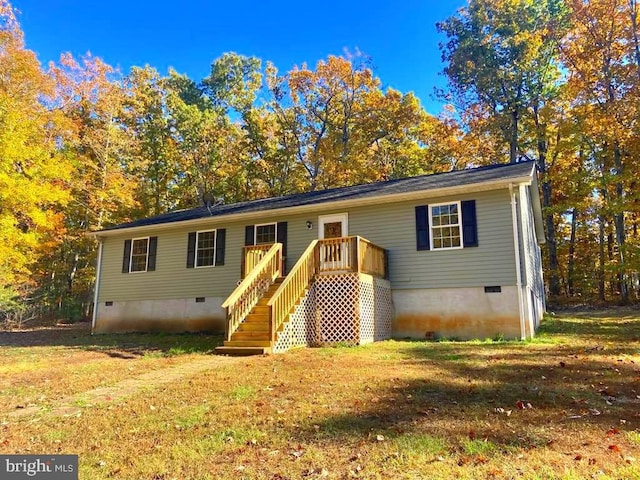 view of front of house with a front yard