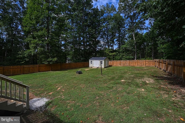 view of yard featuring a storage unit