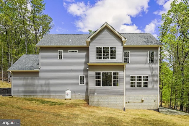 back of house featuring a yard