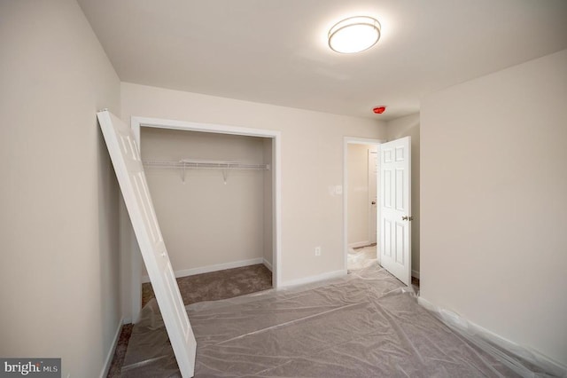 unfurnished bedroom with carpet flooring and a closet