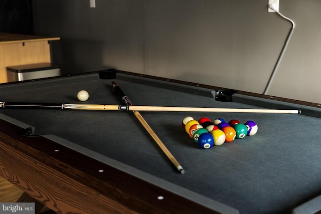 playroom with pool table