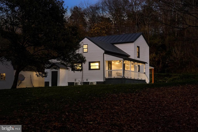 view of front of property featuring a porch