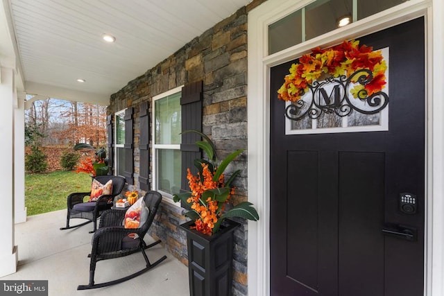 entrance to property featuring a porch