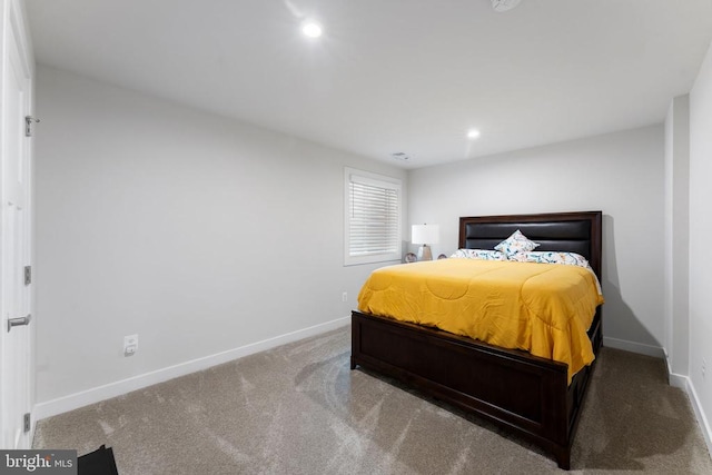 bedroom featuring carpet floors