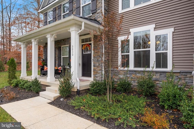 entrance to property featuring covered porch