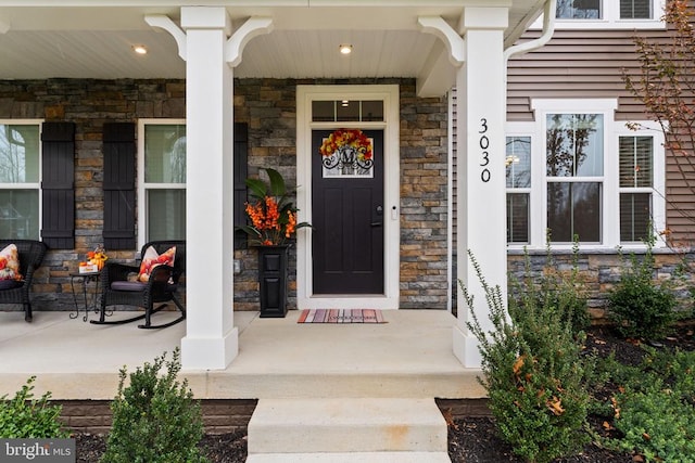 entrance to property featuring covered porch