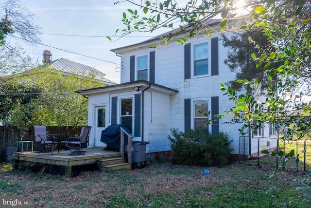 view of front of home featuring a wooden deck