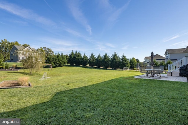 view of yard with a patio area