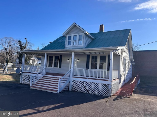 view of front of property with covered porch