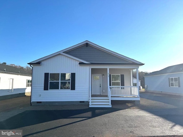 view of front facade featuring covered porch