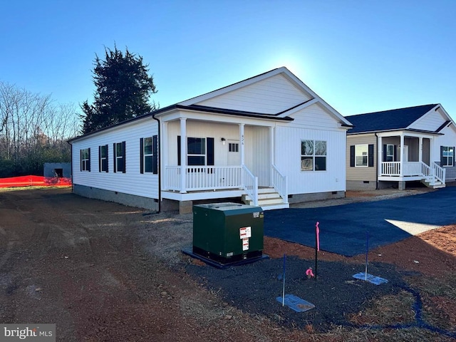 view of front of house featuring covered porch